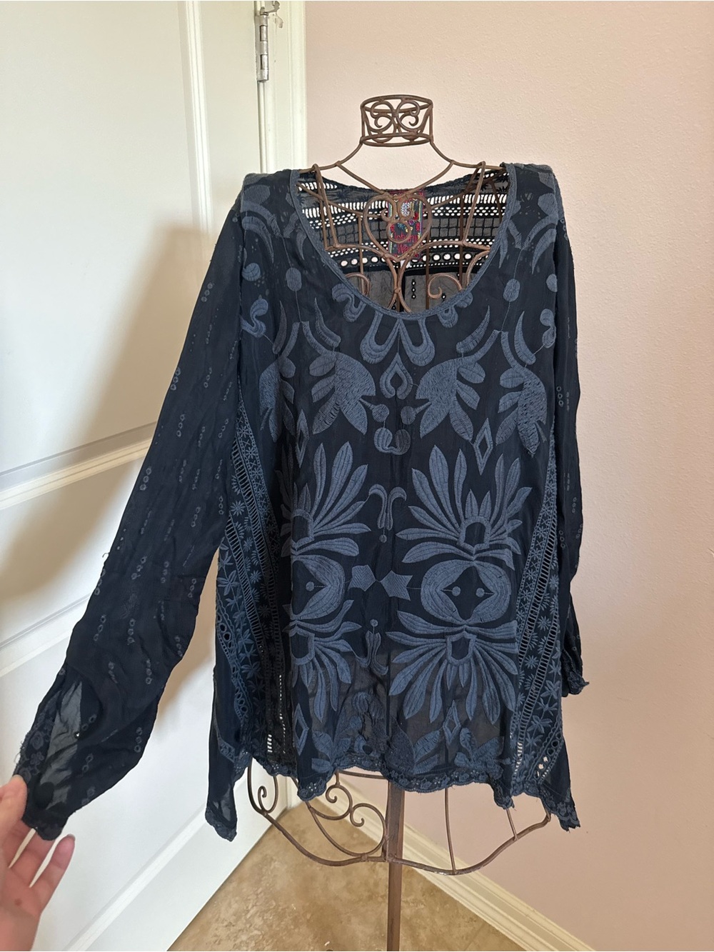 Johnny Was Black Embroidered Floral Sharkbite Tunic Top size small